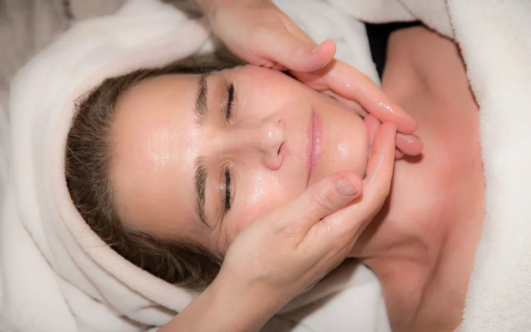 « Éclat Naturel: Les Bienfaits Incontournables du Massage du Visage »