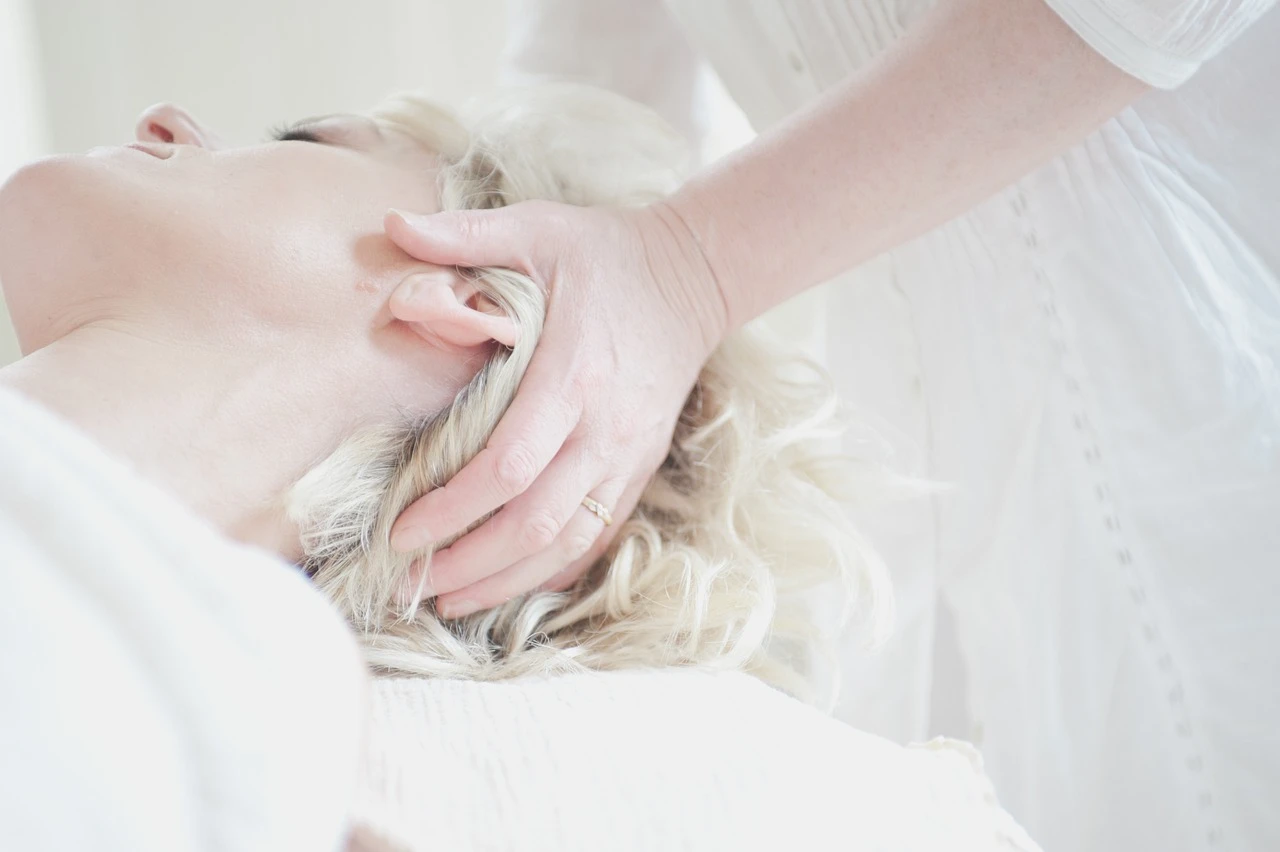 Head Spa à Lausanne chez ClaudiaDeJanas : soin signature avec ou sans eau, massage du cuir chevelu relaxant, revitalisant et anti-stress. Réservez maintenant !