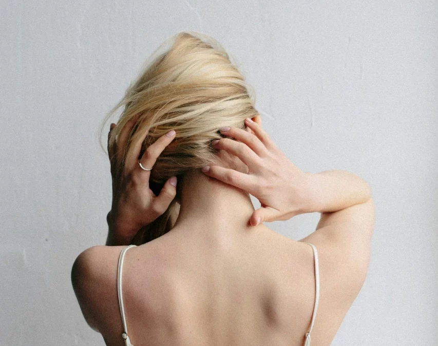 « Le Dry Head Spa : le massage crânien qui raffermit le visage en douceur »