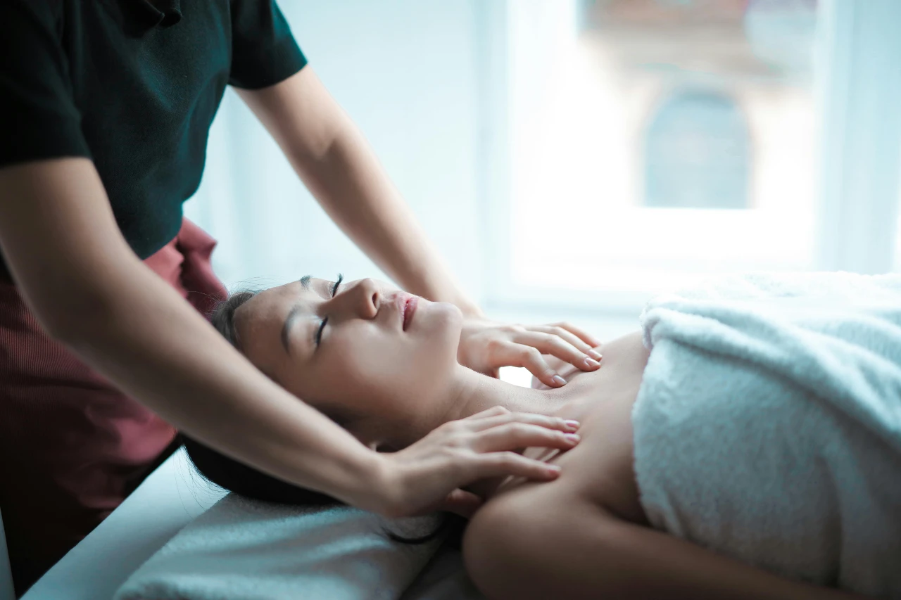 « Les bienfaits du massage du haut du corps chez ClaudiaDeJanas à Lausanne »
