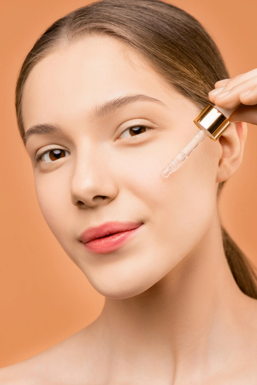 Offrez à votre peau une hydratation intense avec Le Super Hydratant chez ClaudiaDeJanas à Lausanne. Peau propre, repulpée et éclatante !
